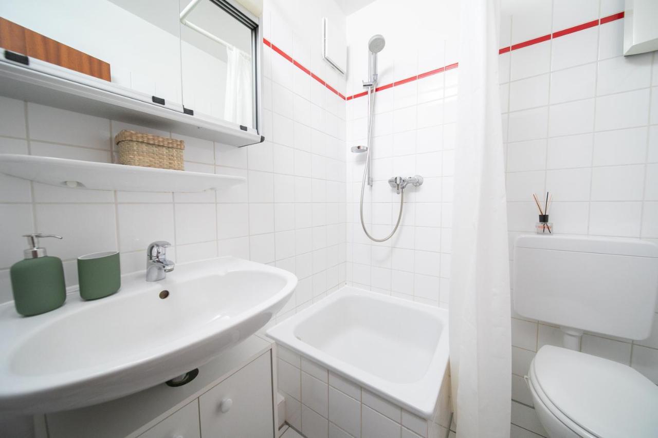 Studio Shiny - Zentral Mit Balkon - Messe - Kueche Neuss Εξωτερικό φωτογραφία