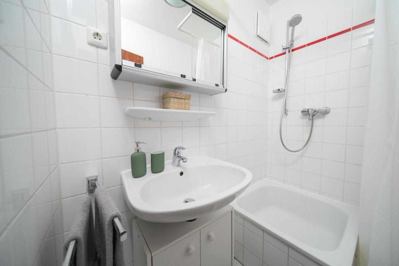 Studio Shiny - Zentral Mit Balkon - Messe - Kueche Neuss Εξωτερικό φωτογραφία