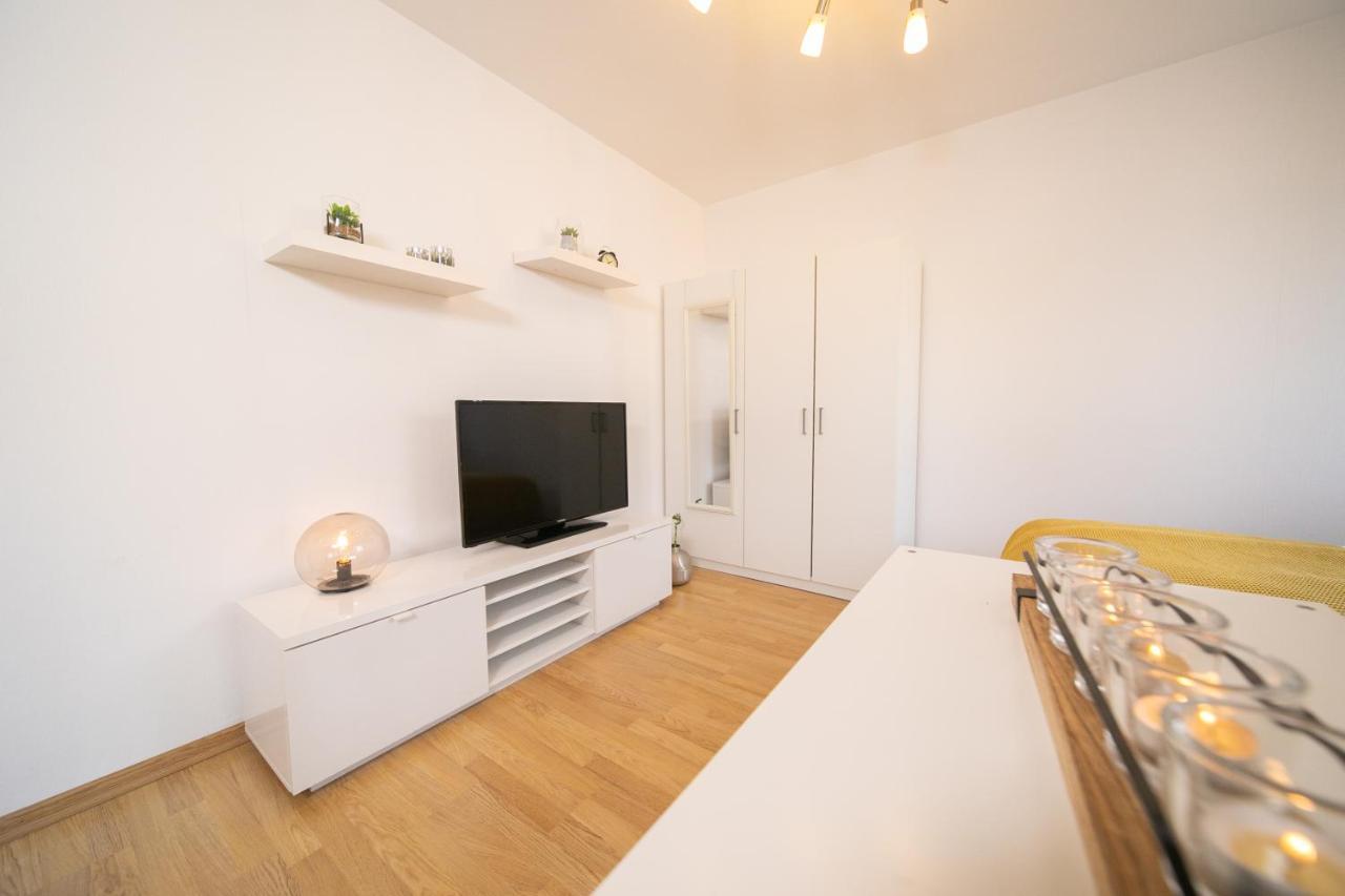 Studio Shiny - Zentral Mit Balkon - Messe - Kueche Neuss Εξωτερικό φωτογραφία