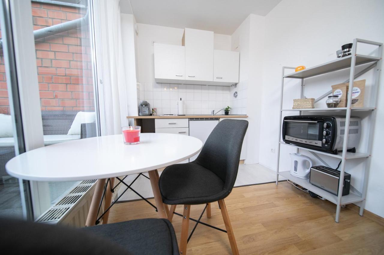 Studio Shiny - Zentral Mit Balkon - Messe - Kueche Neuss Εξωτερικό φωτογραφία