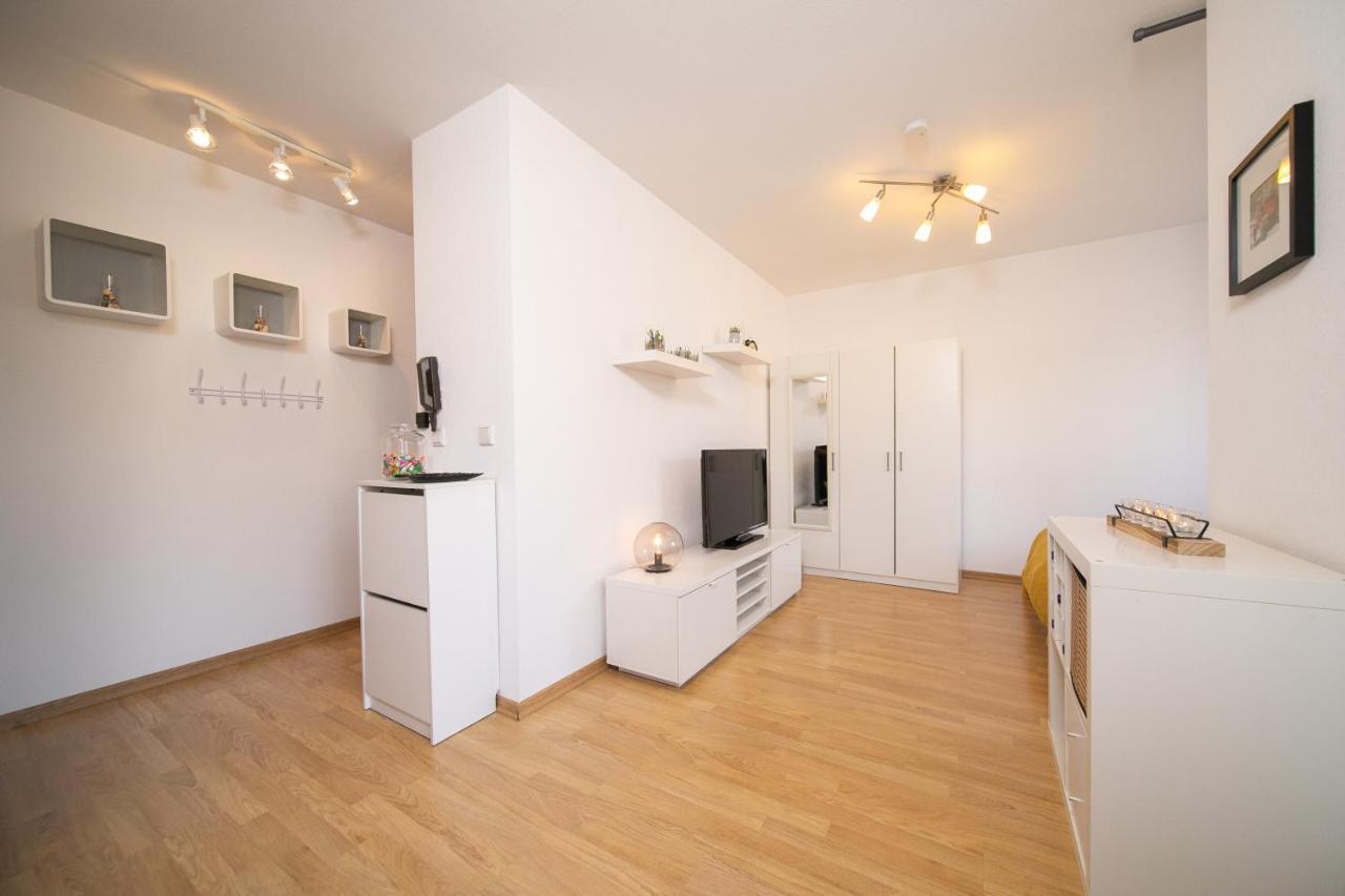 Studio Shiny - Zentral Mit Balkon - Messe - Kueche Neuss Εξωτερικό φωτογραφία